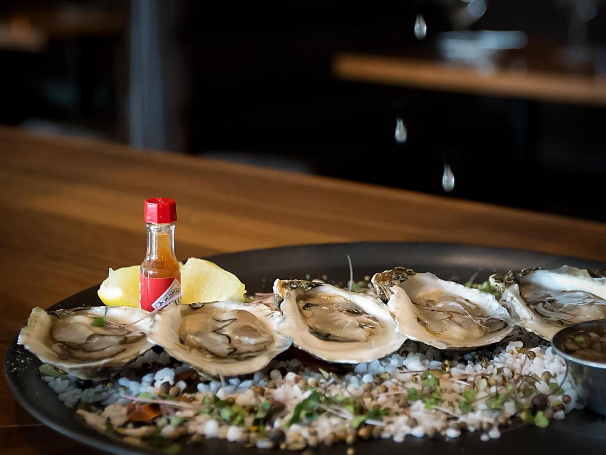 Otl Gouverneur Chicoutimi المظهر الخارجي الصورة Oysters on the half shell