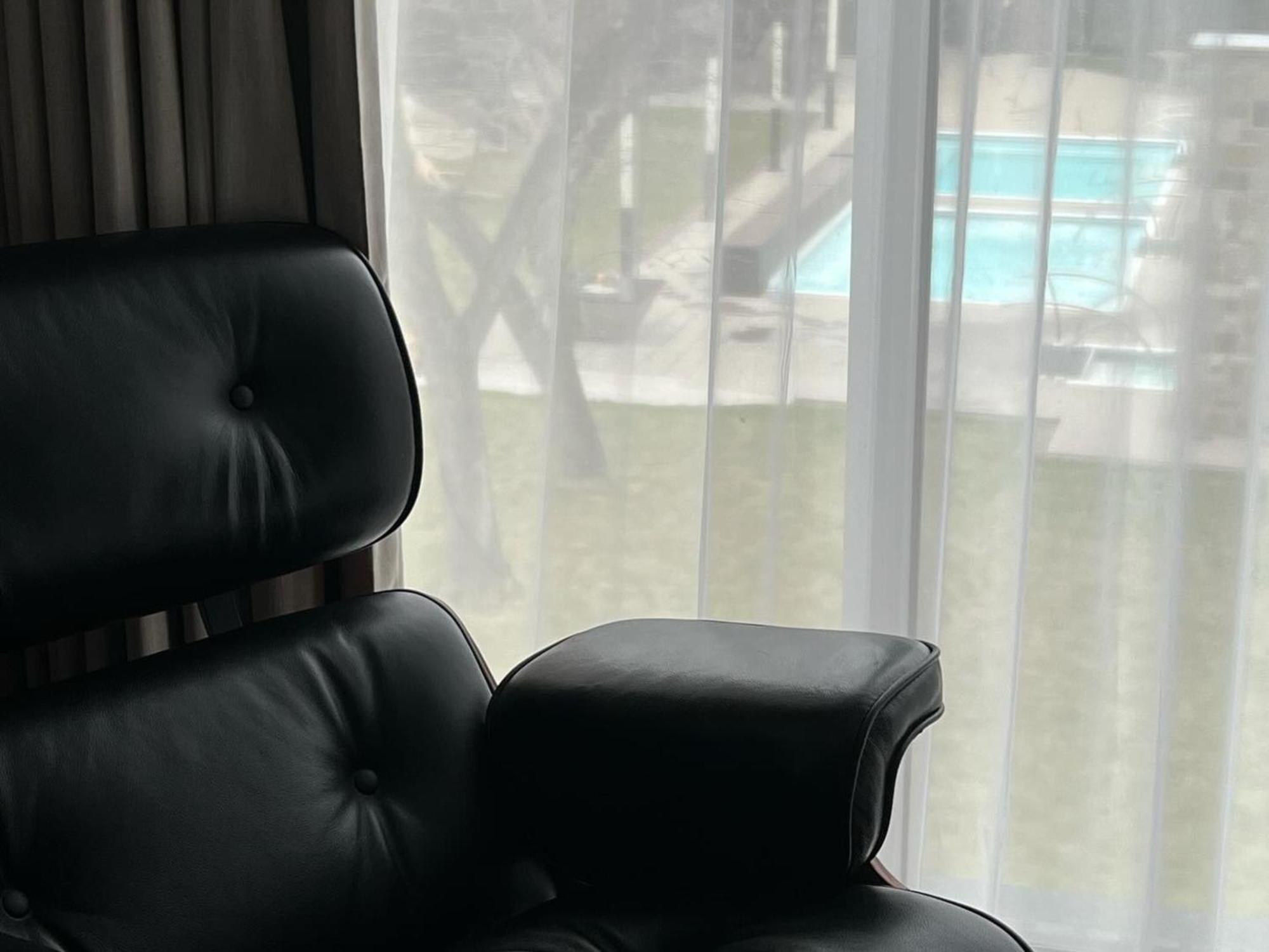 Otl Gouverneur Chicoutimi المظهر الخارجي الصورة A view of the pool from the lobby