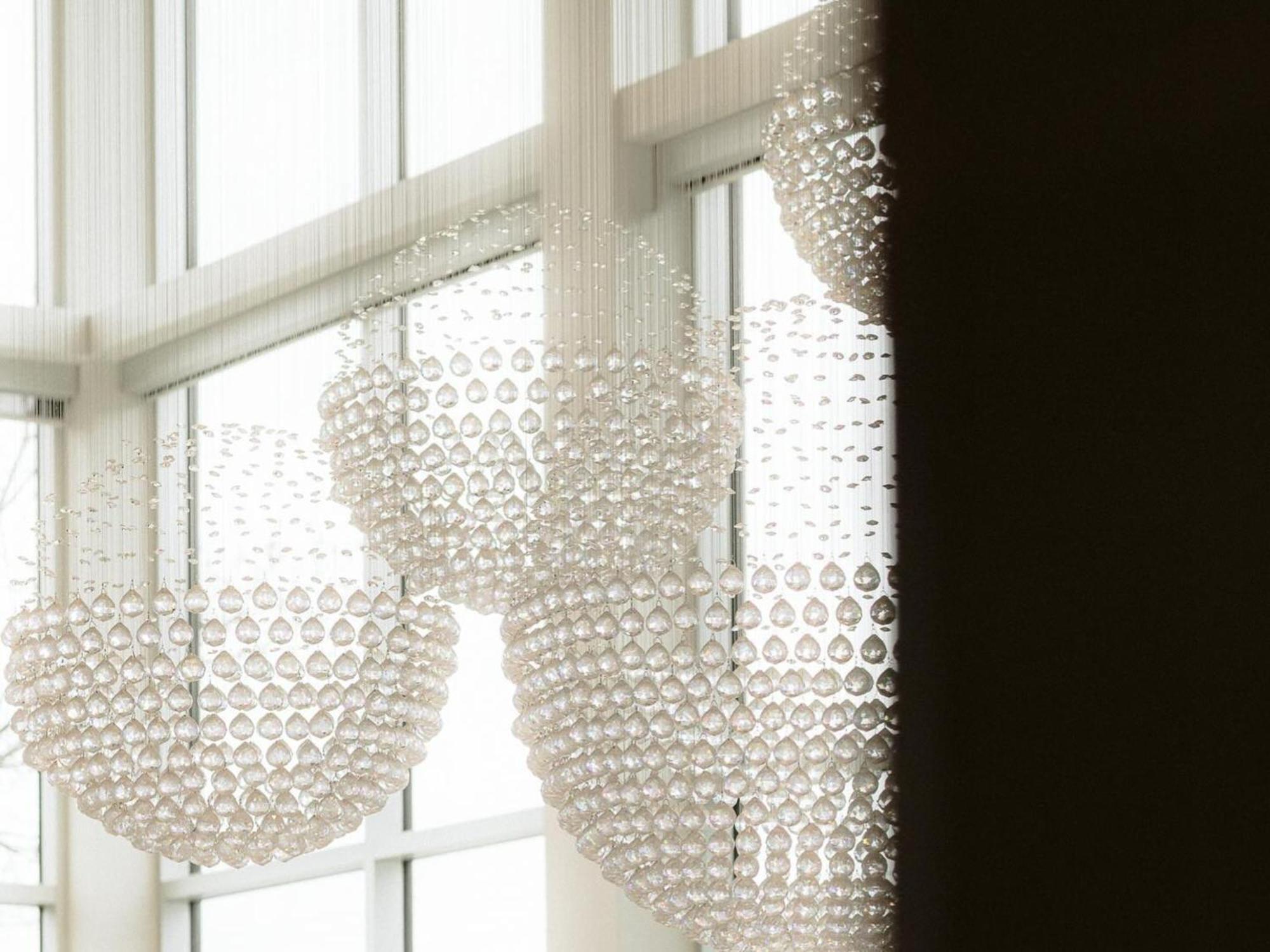 Otl Gouverneur Chicoutimi المظهر الخارجي الصورة The Cloud Chandelier