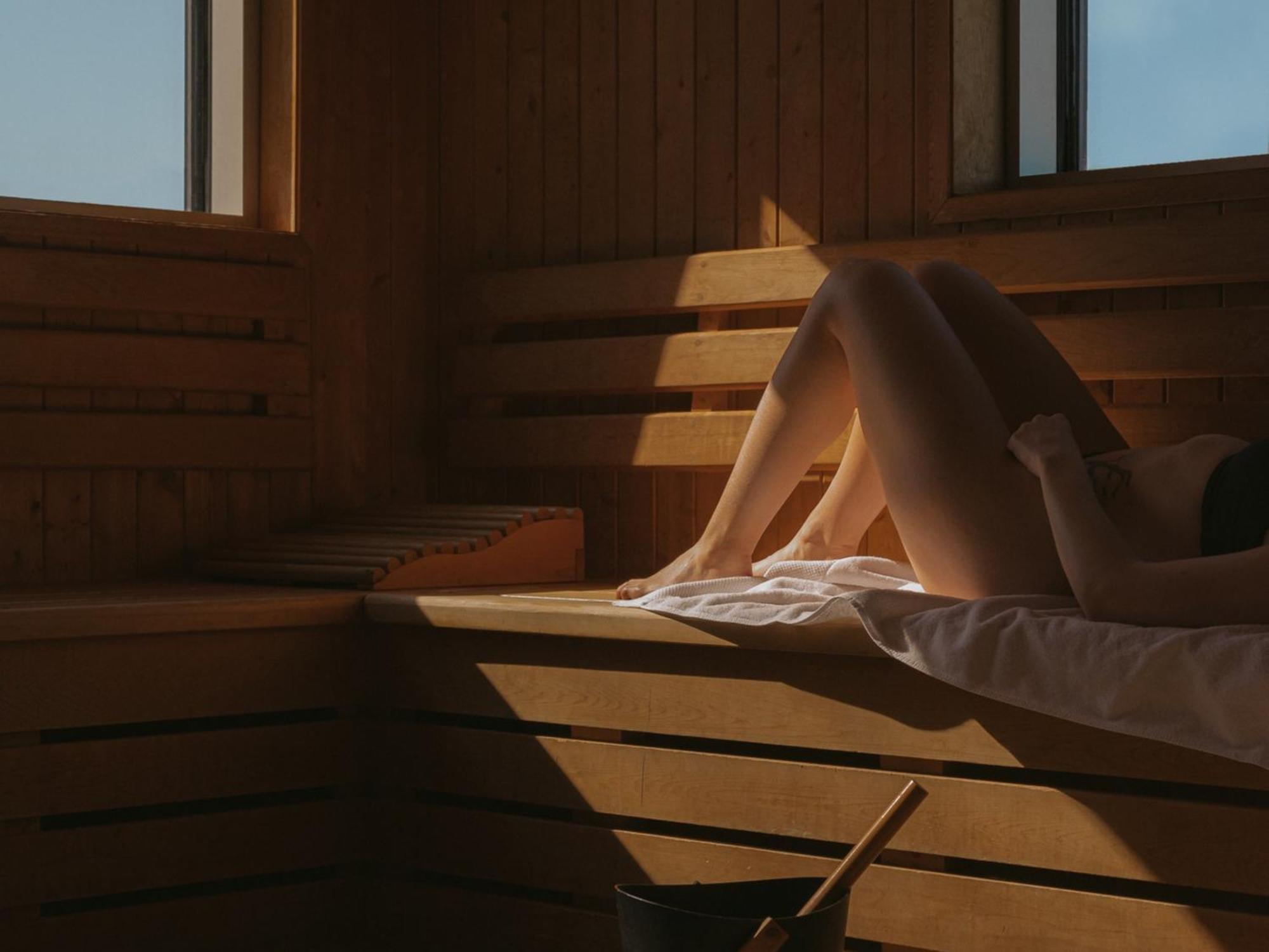Otl Gouverneur Chicoutimi المظهر الخارجي الصورة Sauna bathing
